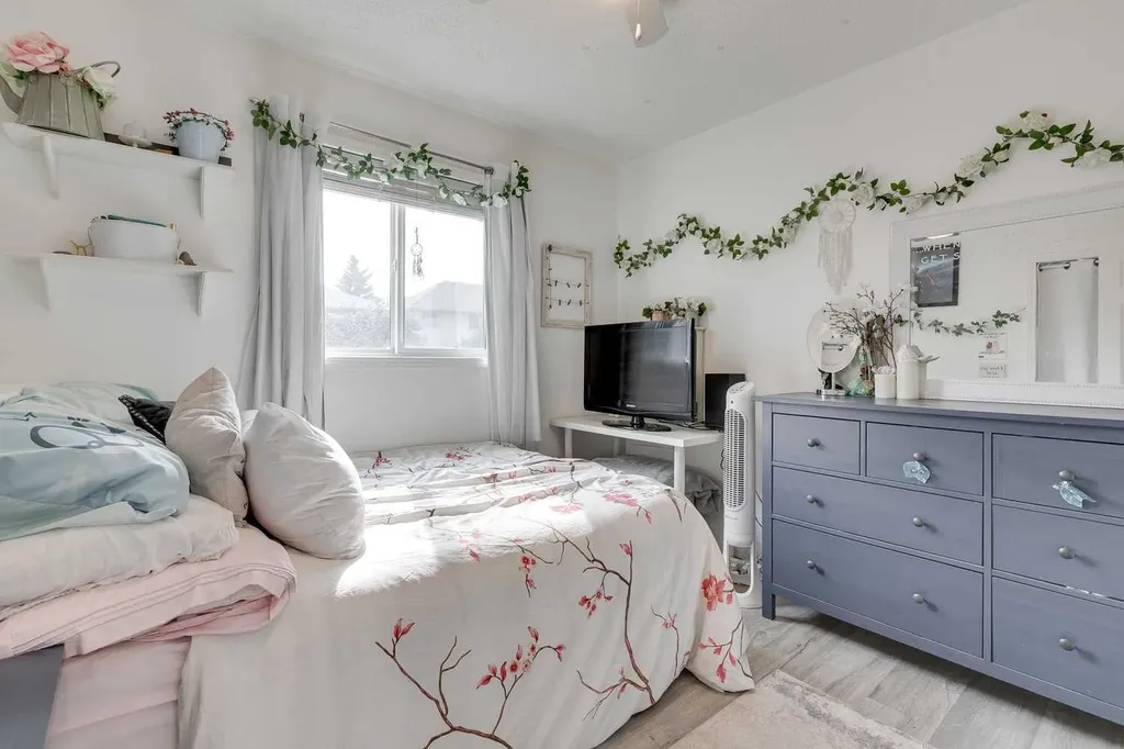 274 Mt Assiniboine Place SE Calgary AB T2Z 2N5