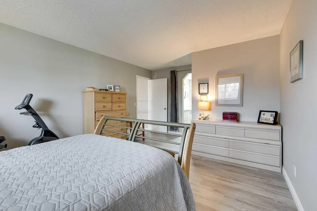 274 Mt Assiniboine Place SE Calgary AB T2Z 2N5