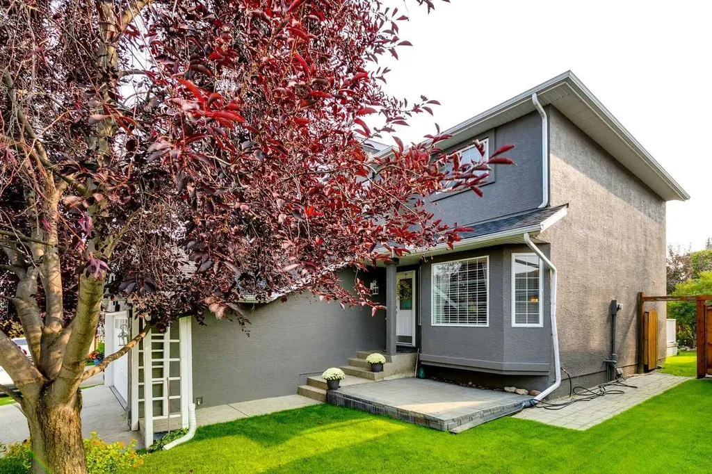274 Mt Assiniboine Place SE Calgary AB T2Z 2N5