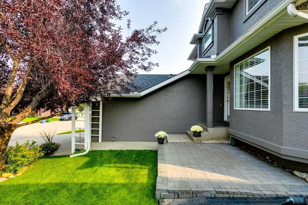 274 Mt Assiniboine Place SE Calgary AB T2Z 2N5