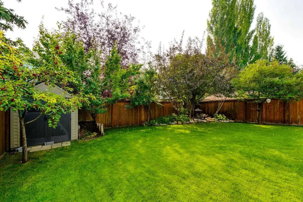 274 Mt Assiniboine Place SE Calgary AB T2Z 2N5