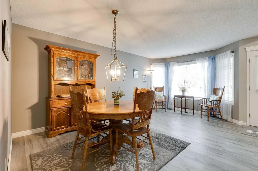 274 Mt Assiniboine Place SE Calgary AB T2Z 2N5