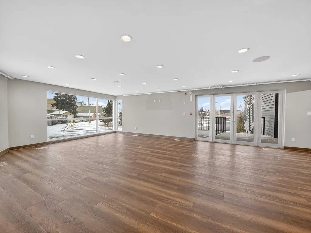 1015 11 Street SE Calgary AB T2T 2T2