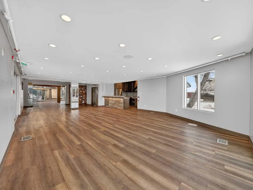 1015 11 Street SE Calgary AB T2T 2T2