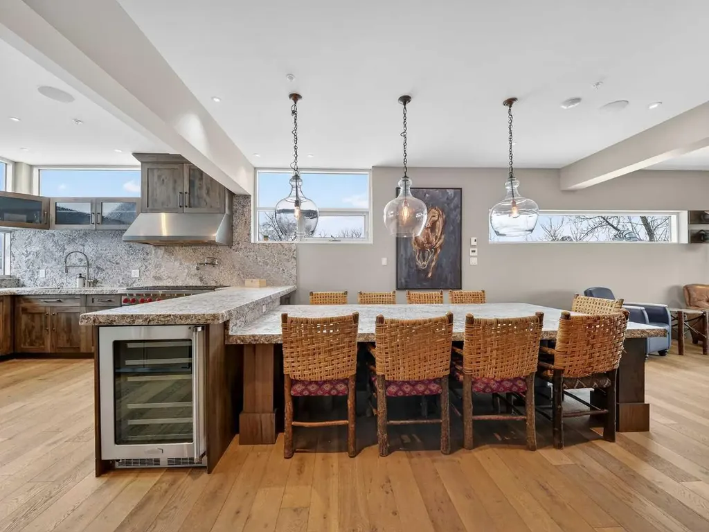 1015 11 Street SE Calgary AB T2T 2T2