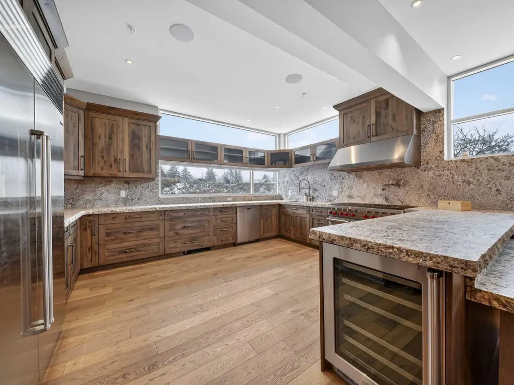 1015 11 Street SE Calgary AB T2T 2T2