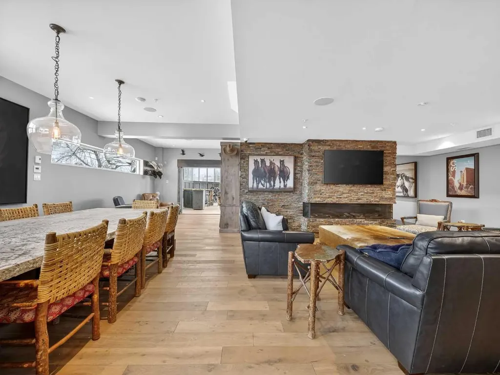 1015 11 Street SE Calgary AB T2T 2T2