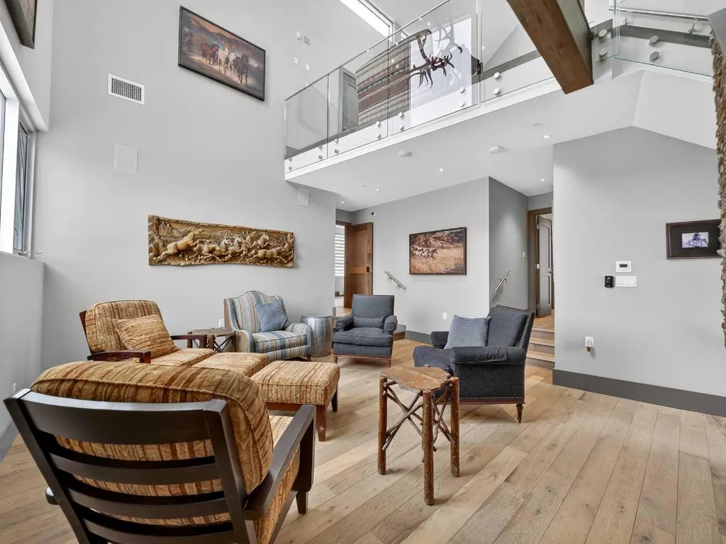 1015 11 Street SE Calgary AB T2T 2T2