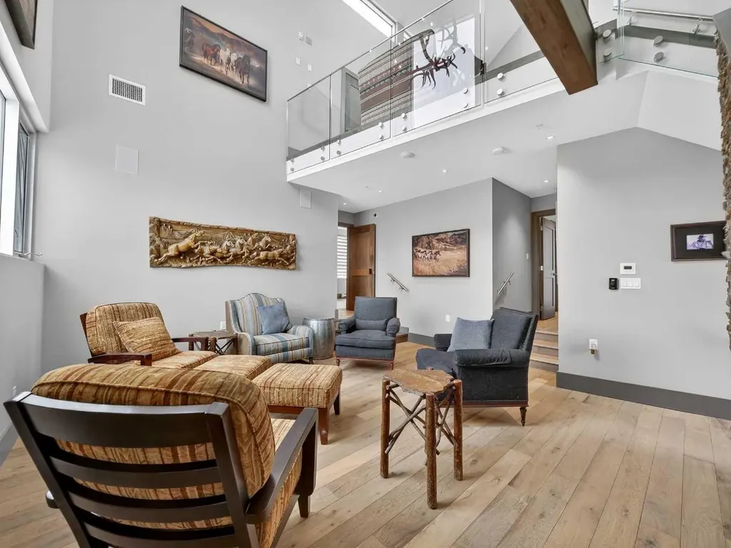 1015 11 Street SE Calgary AB T2T 2T2