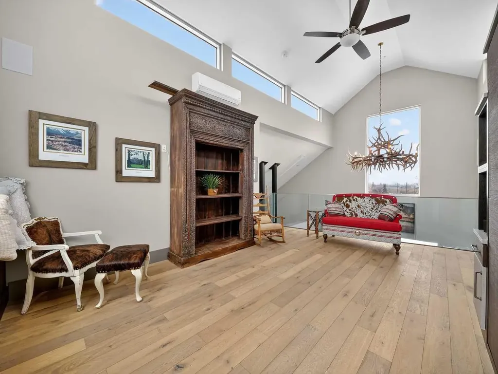1015 11 Street SE Calgary AB T2T 2T2