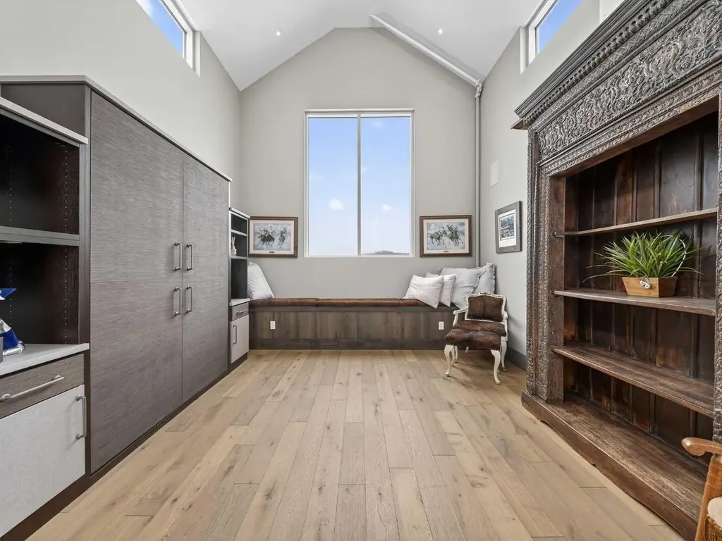 1015 11 Street SE Calgary AB T2T 2T2