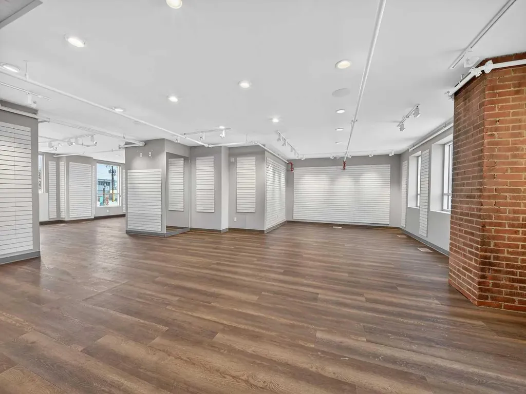 1015 11 Street SE Calgary AB T2T 2T2