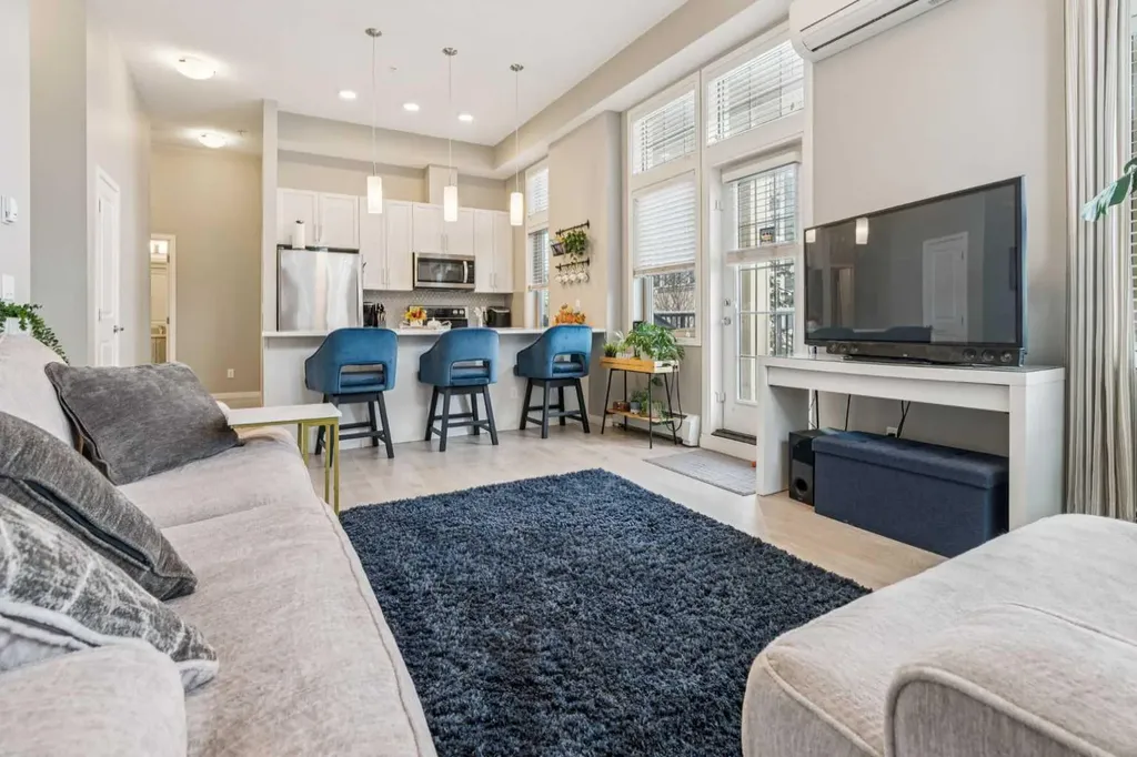 10 Mahogany Mews SE Calgary AB T3M 2R1