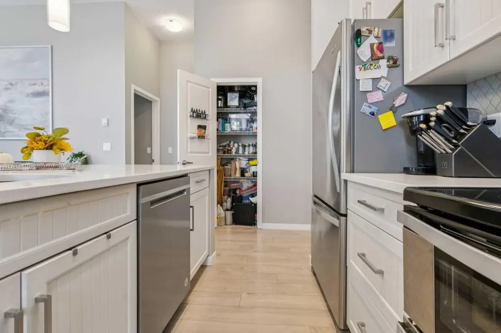 10 Mahogany Mews SE Calgary AB T3M 2R1