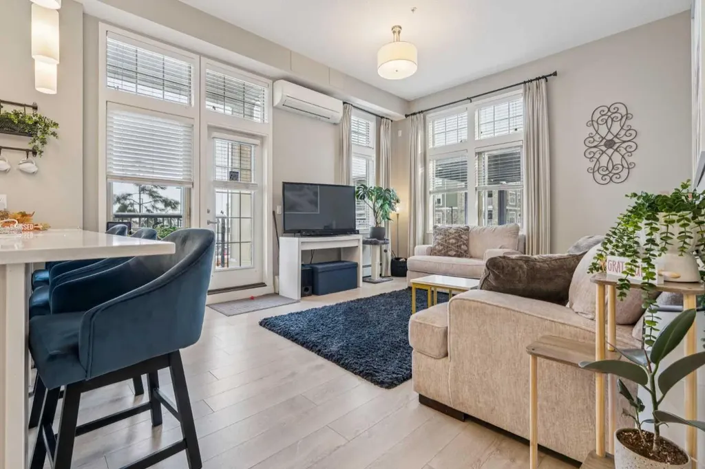 10 Mahogany Mews SE Calgary AB T3M 2R1