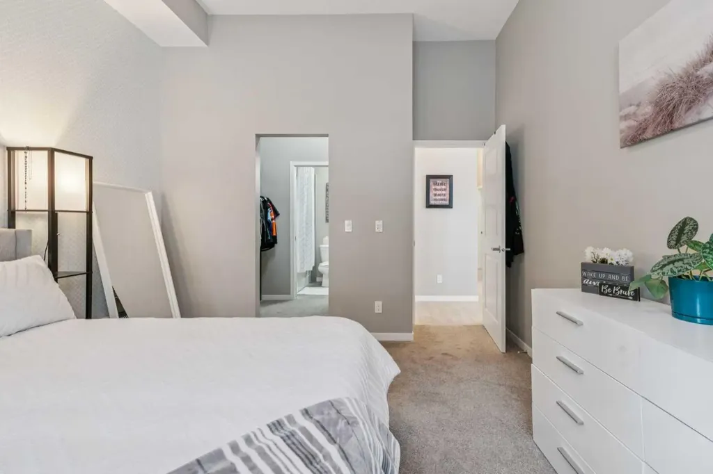 10 Mahogany Mews SE Calgary AB T3M 2R1