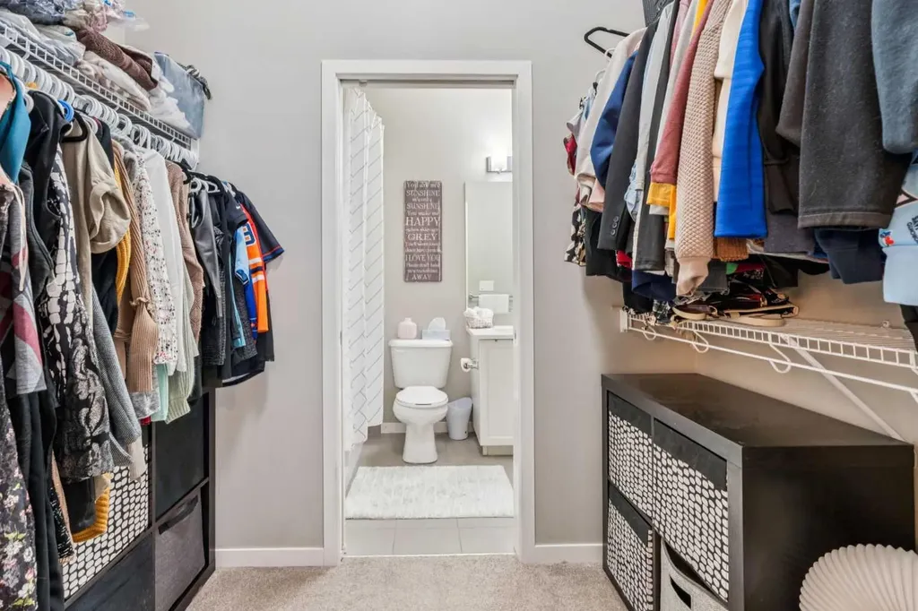 10 Mahogany Mews SE Calgary AB T3M 2R1