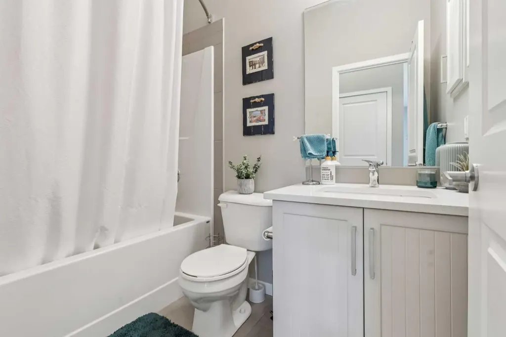 10 Mahogany Mews SE Calgary AB T3M 2R1