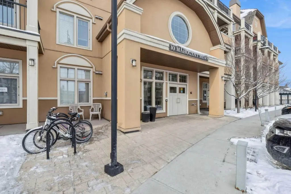 10 Mahogany Mews SE Calgary AB T3M 2R1