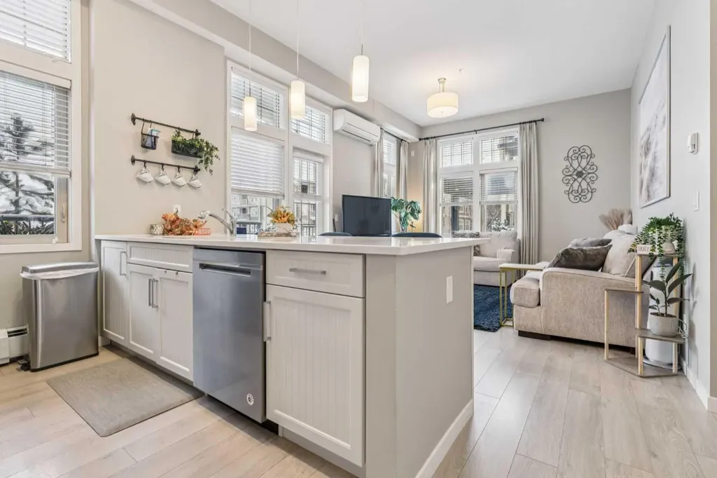 10 Mahogany Mews SE Calgary AB T3M 2R1