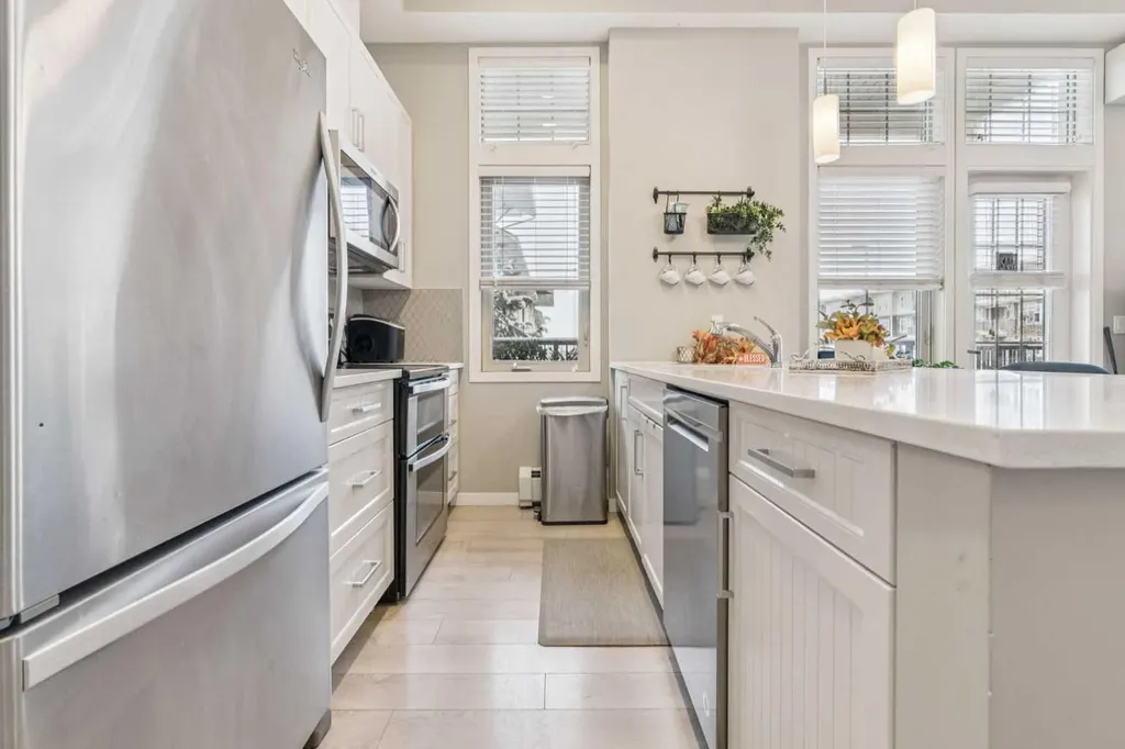 10 Mahogany Mews SE Calgary AB T3M 2R1