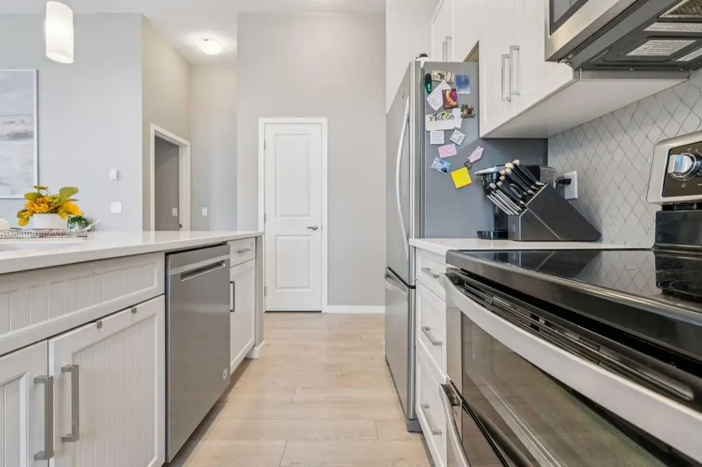 10 Mahogany Mews SE Calgary AB T3M 2R1