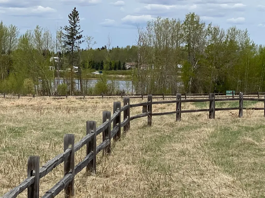 402 Sand Hills Drive Rural Ponoka County AB T4J 1R3