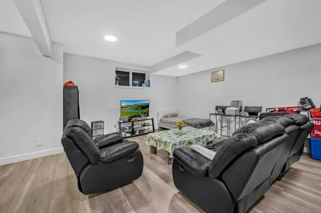 95 Saddlepeace Way NE Calgary AB T3J2J5
