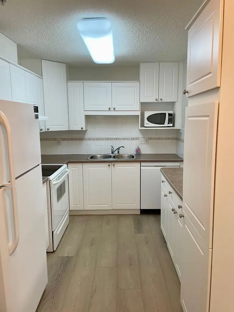 928 Arbour Lake Road NW Calgary AB T3G5T2