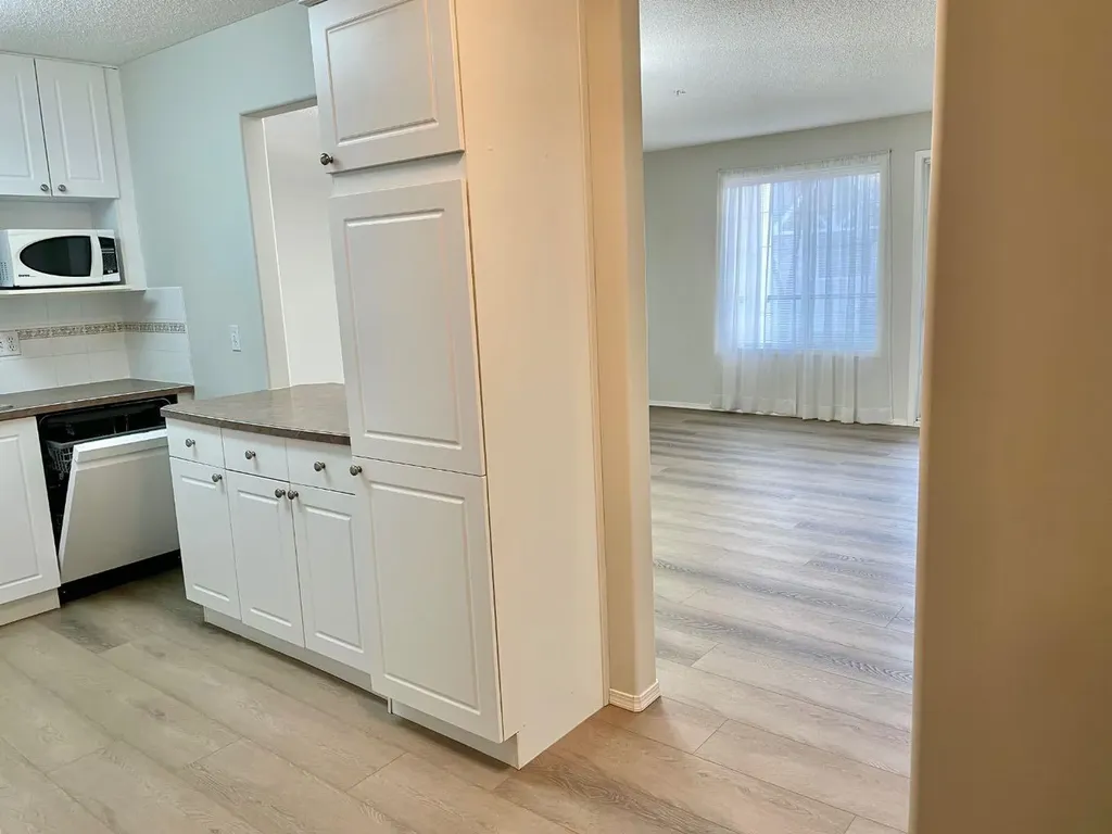 928 Arbour Lake Road NW Calgary AB T3G5T2