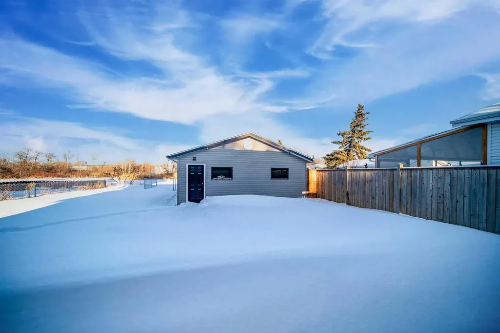 226 5 Avenue Wainwright AB T9W 1A8