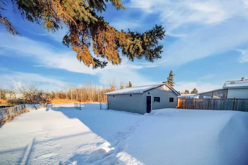 226 5 Avenue Wainwright AB T9W 1A8