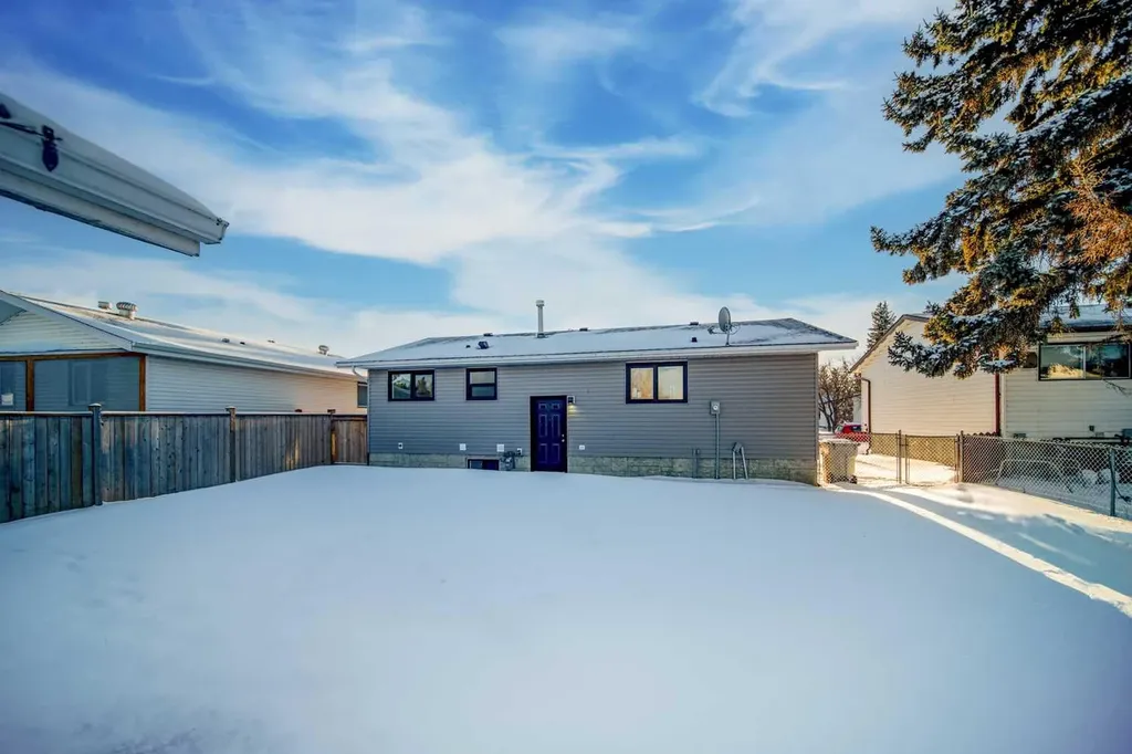 226 5 Avenue Wainwright AB T9W 1A8