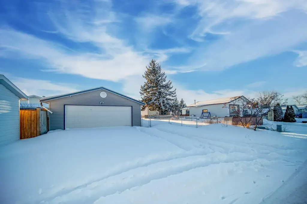 226 5 Avenue Wainwright AB T9W 1A8