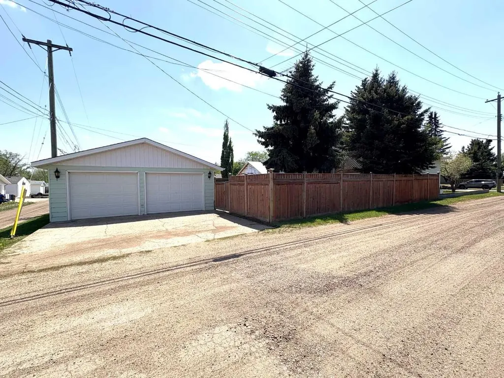 4913 48 Avenue Forestburg AB T0B 1N0