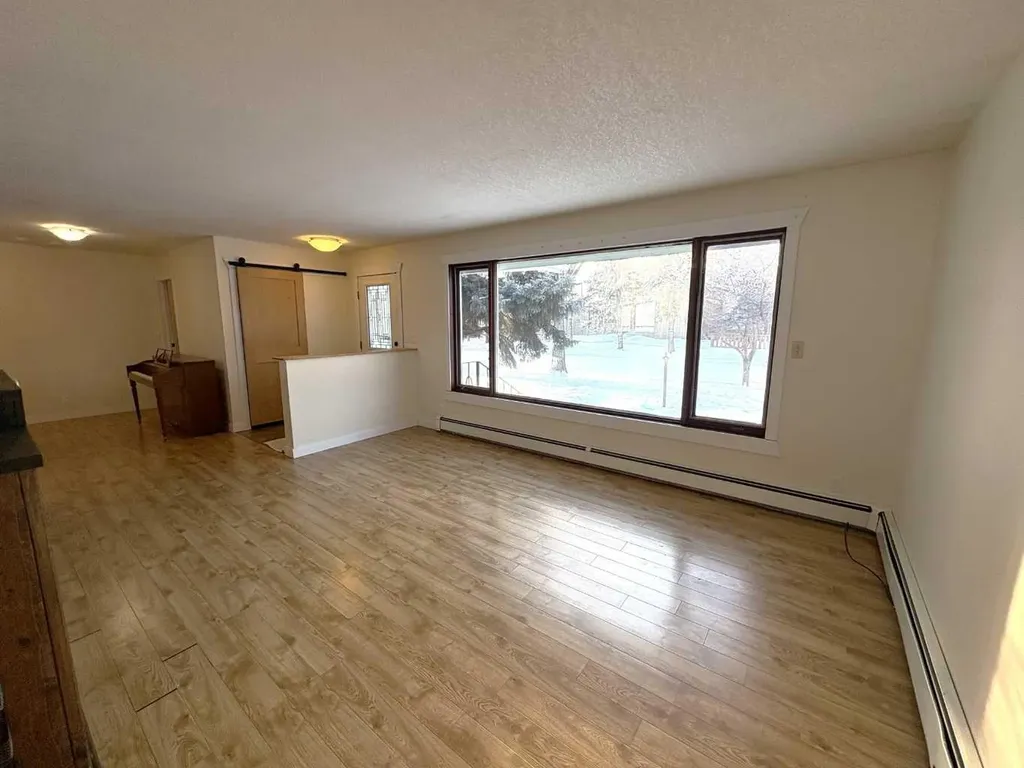 4913 48 Avenue Forestburg AB T0B 1N0