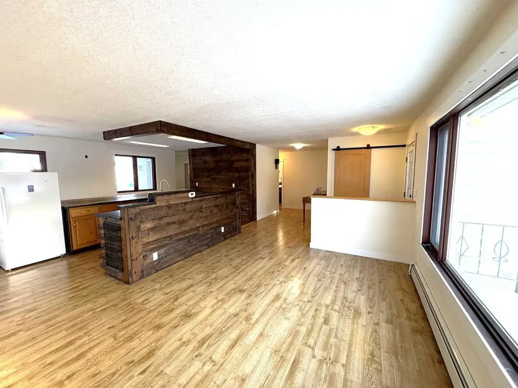 4913 48 Avenue Forestburg AB T0B 1N0
