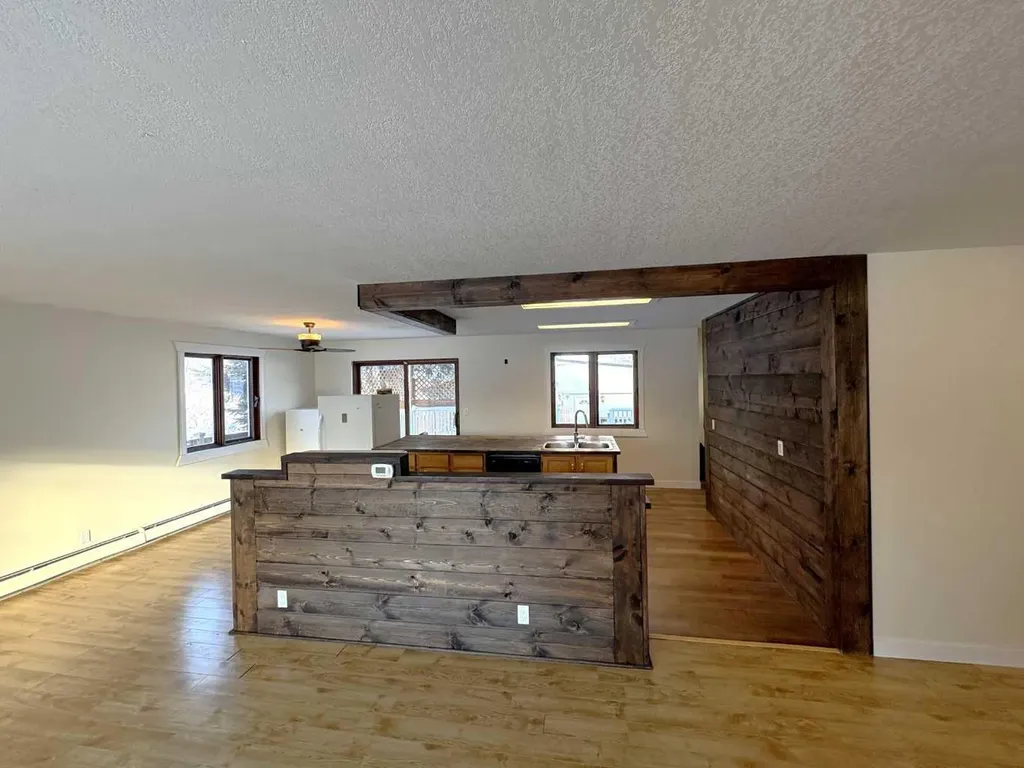 4913 48 Avenue Forestburg AB T0B 1N0