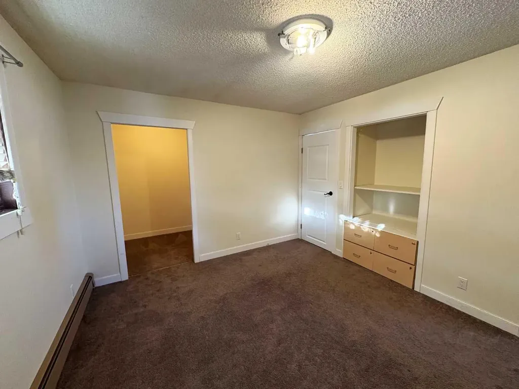 4913 48 Avenue Forestburg AB T0B 1N0