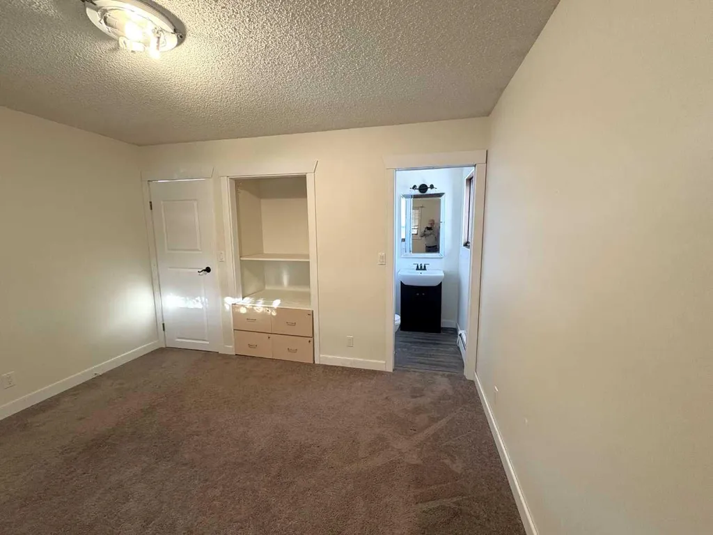 4913 48 Avenue Forestburg AB T0B 1N0