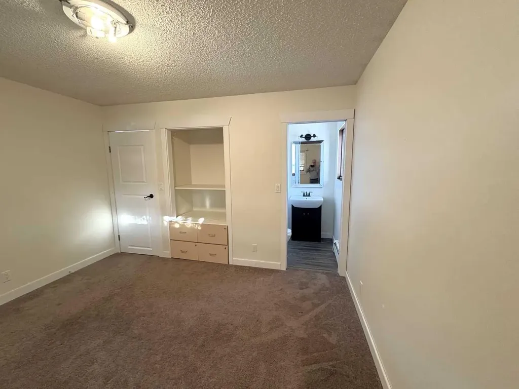 4913 48 Avenue Forestburg AB T0B 1N0
