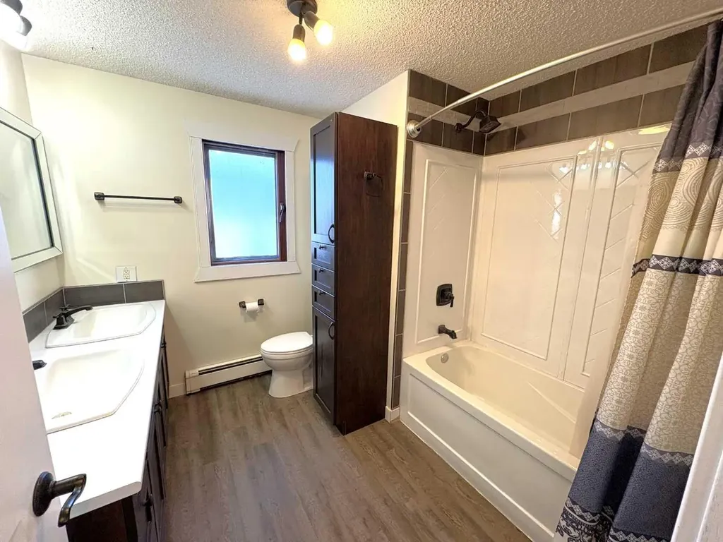 4913 48 Avenue Forestburg AB T0B 1N0