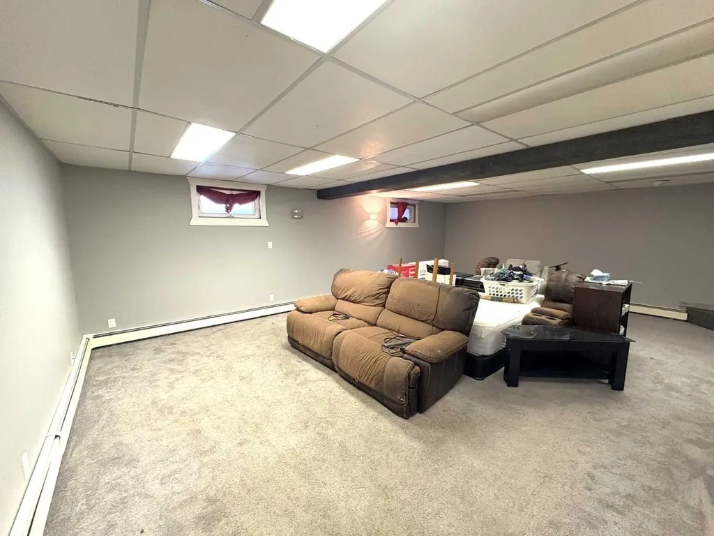 4913 48 Avenue Forestburg AB T0B 1N0