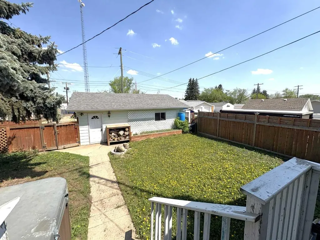 4913 48 Avenue Forestburg AB T0B 1N0