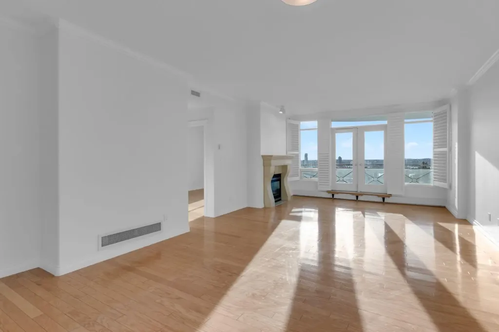 1718 14 Avenue NW Calgary AB T2N 4Y7
