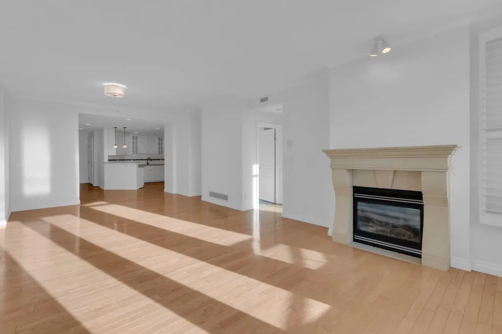 1718 14 Avenue NW Calgary AB T2N 4Y7