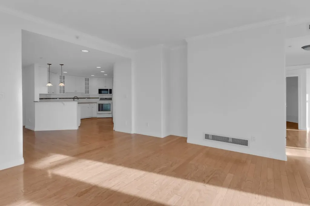 1718 14 Avenue NW Calgary AB T2N 4Y7