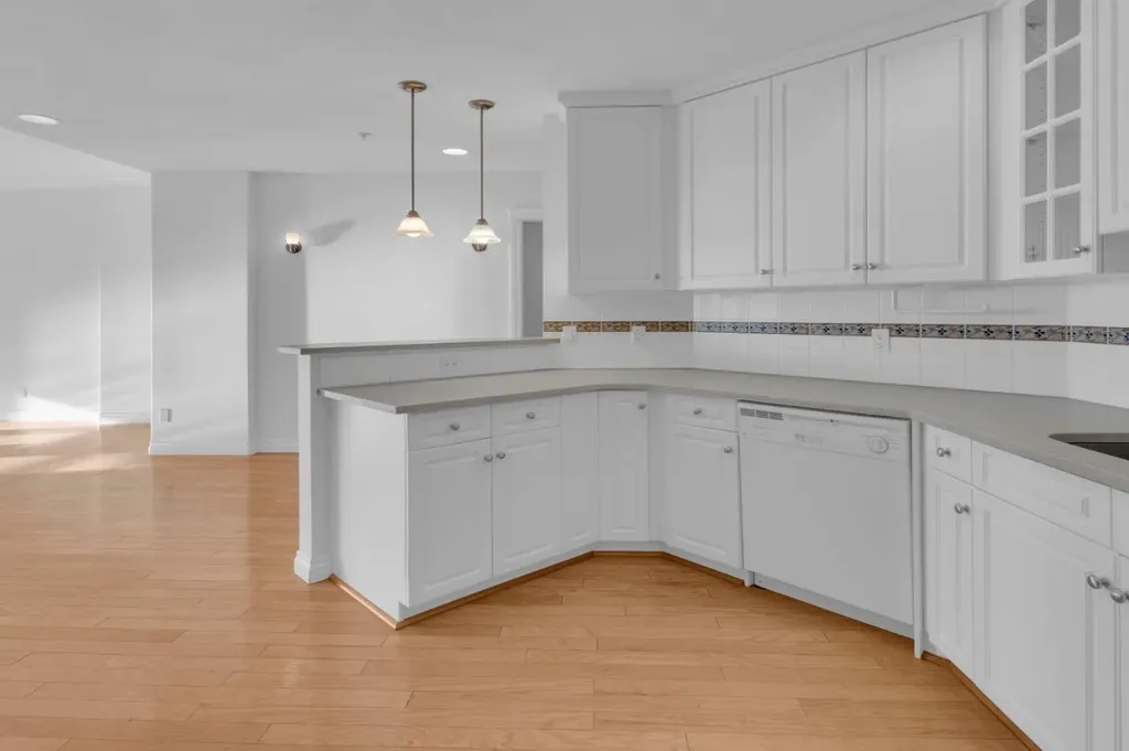 1718 14 Avenue NW Calgary AB T2N 4Y7