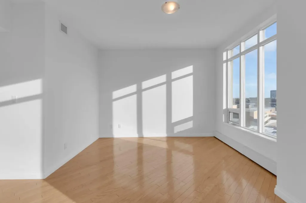 1718 14 Avenue NW Calgary AB T2N 4Y7