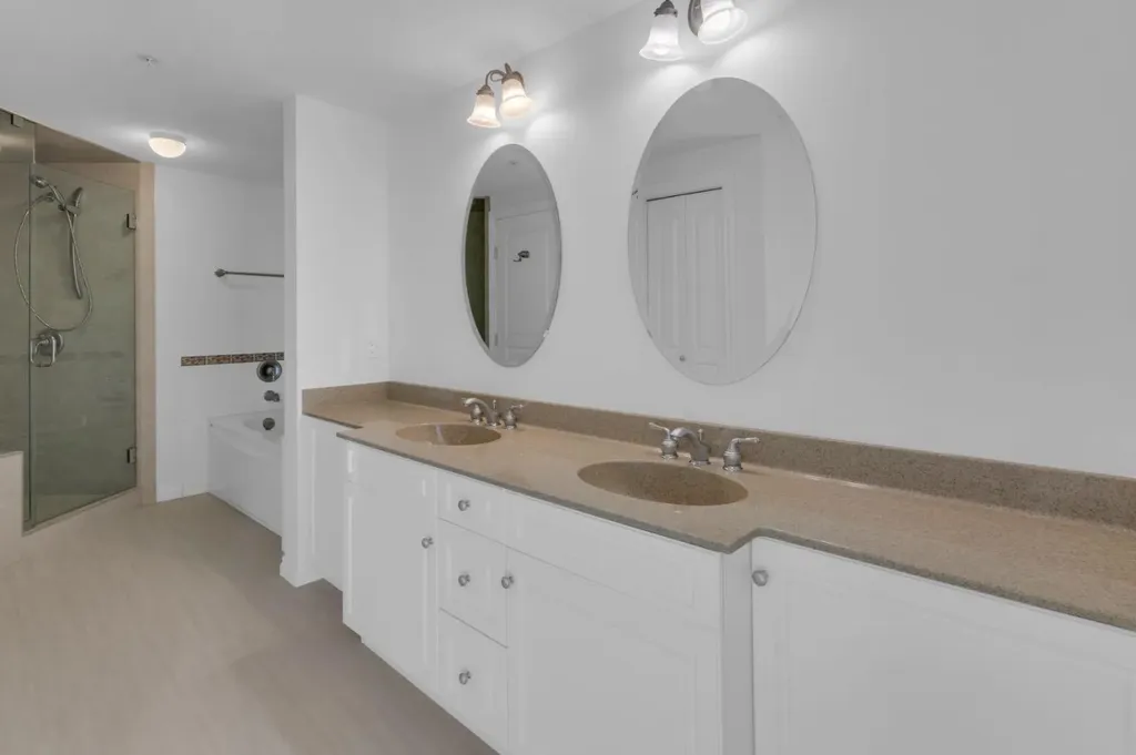 1718 14 Avenue NW Calgary AB T2N 4Y7
